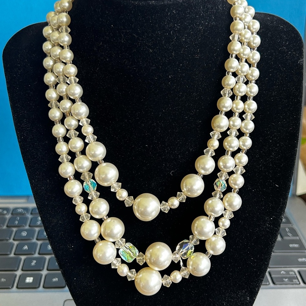 Elegant Pearl Necklace with Crystal Accents